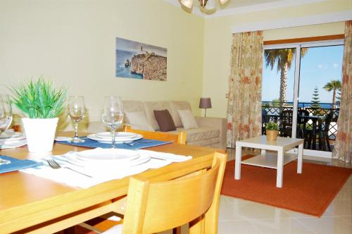 Apartment Coelha Beach - Pool - Free Wi-Fi - Air Con