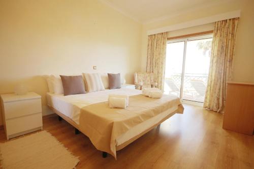 Apartment Coelha Beach - Pool - Free Wi-Fi - Air Con