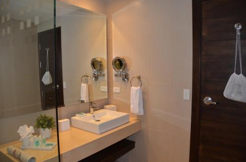 Elements Hotel Boutique tesisinde bir banyo