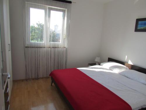 Cama o camas de una habitación en Apartments Jadran