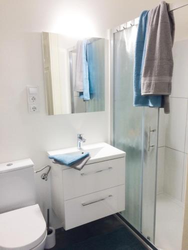 Apt Tennis Prime Location, parking, near beach, self check-in
