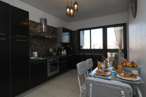 Kuchyň nebo kuchyňský kout v ubytování Sweet Jacob's Appartment Gueliz City Center