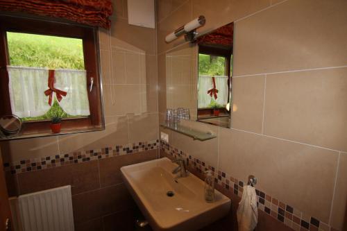 A bathroom at Bauernhof Grussberggut