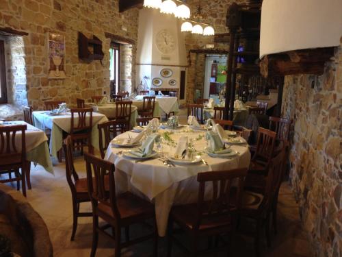 a dining room with tables and chairs in a restaurant at Le Querce di Cota in Troina