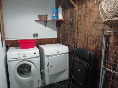 a laundry room with a washing machine and a washer at Cal Jardiner in Rialp