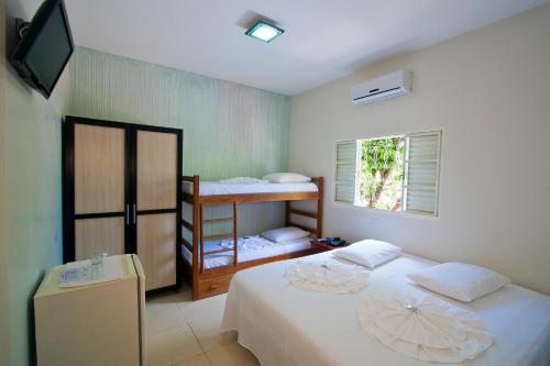 Poschodová posteľ alebo postele v izbe v ubytovaní Hotel Pousada Calliandra