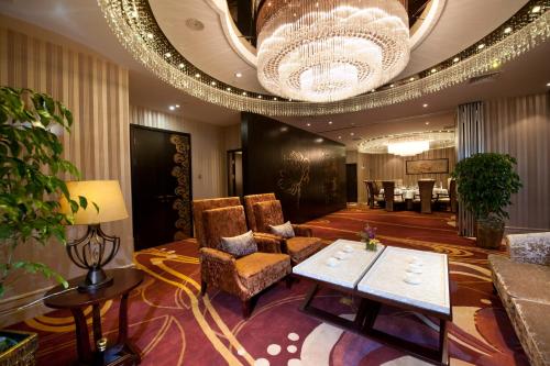 Posezení v ubytování Ritan Hotel Downtown Beijing