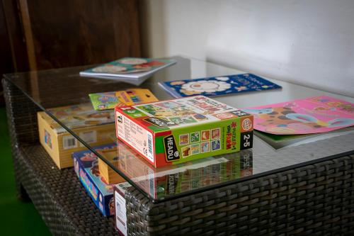 a table topped with boxes of games and books at Alojamiento Turistico La Casa del tio Cesar in Cañas