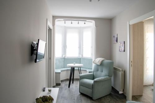a living room with a chair and a table at Alojamiento Turistico La Casa del tio Cesar in Cañas