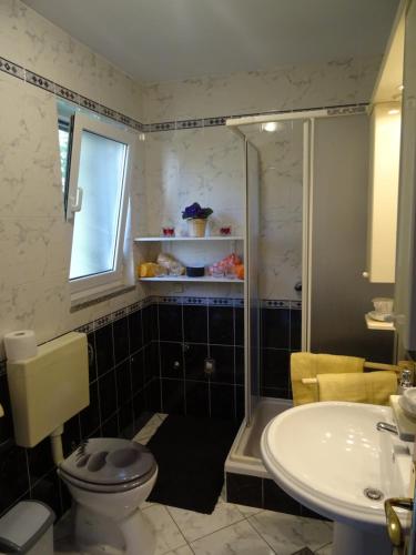 a bathroom with a shower and a toilet and a sink at Apartman Lamia s pogledom na more in Rijeka