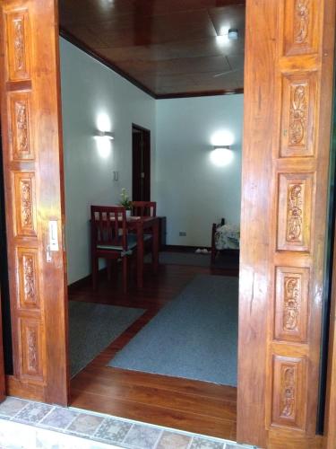 a door leading into a living room with a table at Ancelle Cristo Re in Moalboal
