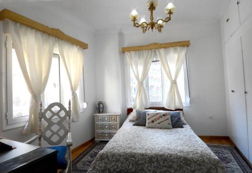 Family & Friends stay for 6, Steps from Metro