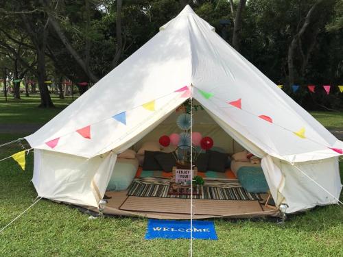 Κήπος έξω από το Glamping Kaki - Large Bell Tent