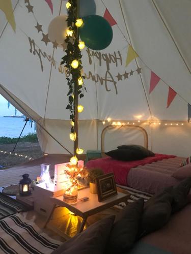 Ένα ή περισσότερα κρεβάτια σε δωμάτιο στο Glamping Kaki - Medium Bell Tent