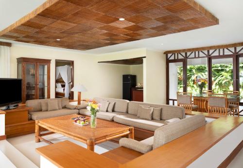 TV a/nebo společenská místnost v ubytování Holiday Resort Lombok
