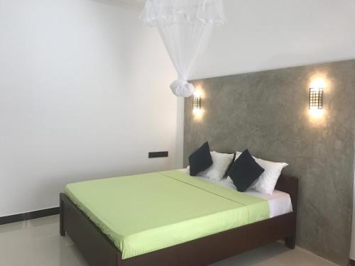 Ein Bett oder Betten in einem Zimmer der Unterkunft Kingdom Gate Hotel