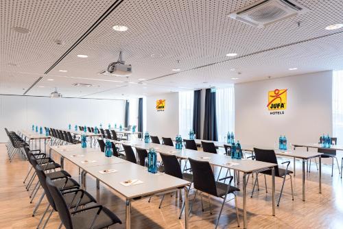 Бизнес-центр и/или конференц-зал в JUFA Hotel Hamburg HafenCity