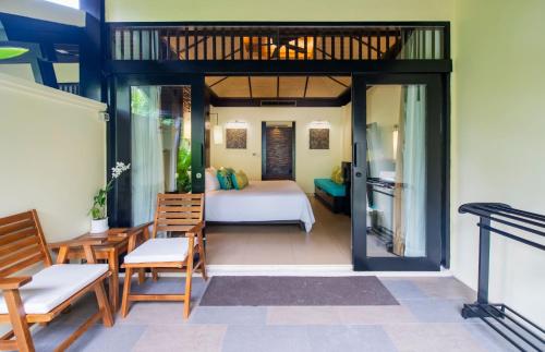 A bed or beds in a room at Impiana Beach Front Resort Patong, Phuket