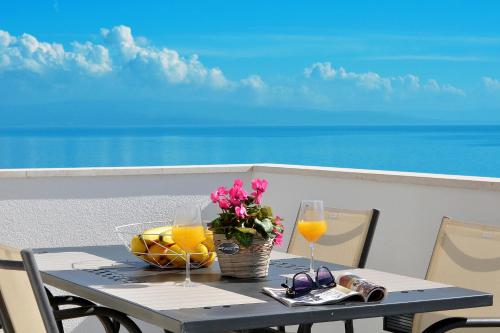 Stunning View Apartment with pool