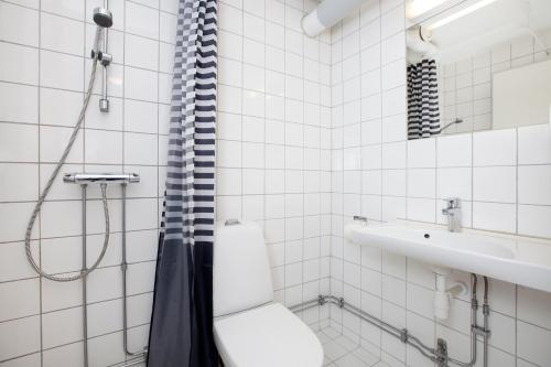 A bathroom at Anker Hostel