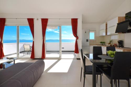 Stunning View Apartment with pool