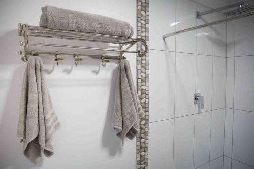 Bilik mandi di Vaal De Vue Guesthouse