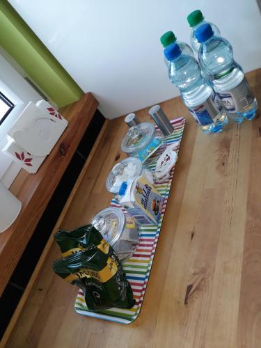 a table with two bottles of water on top of it at Apartament Czwarte Piętro in Świecie