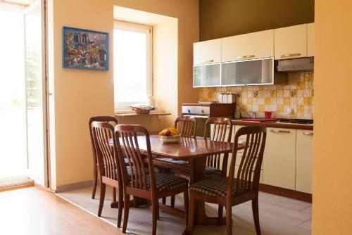 Gambar di galeri bagi Apartments Delić di Ika
