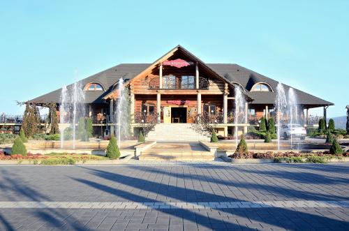Φωτογραφία από το άλμπουμ του Hotel Świętokrzyski Dwór σε Nowa Slupia