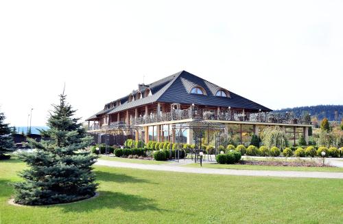 Φωτογραφία από το άλμπουμ του Hotel Świętokrzyski Dwór σε Nowa Slupia