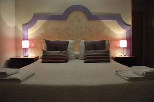 Ένα ή περισσότερα κρεβάτια σε δωμάτιο στο Hostal Rural Letur