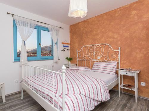Katil atau katil-katil dalam bilik di Charming villa with private, heatable pool, wellness & spa area, nice terrace