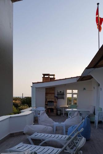 Balkoni atau teres di Akmonya Pansiyon