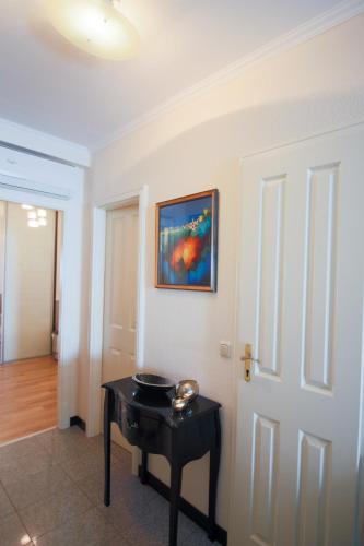 TV a/nebo společenská místnost v ubytování Sea view luxury apartment