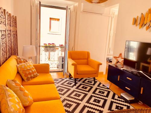 TV a/nebo společenská místnost v ubytování Apartments Alfacinha Ajuda