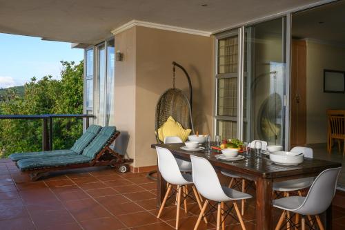 a dining room with a table and chairs at Sunrise Beach View in Westbrook