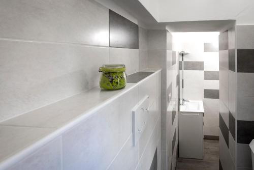 A bathroom at Daniel House