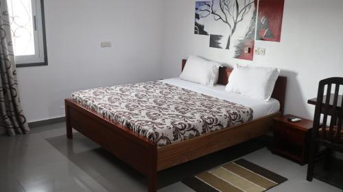 Кровать или кровати в номере Residence Hotel Carmel Cocody