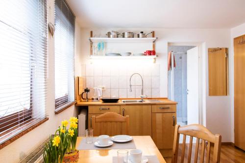 Η κουζίνα ή μικρή κουζίνα στο Apartments am Tor