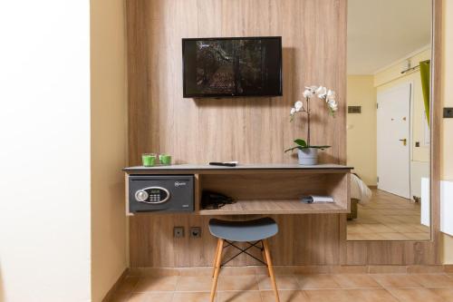 Μια τηλεόραση ή/και κέντρο ψυχαγωγίας στο Seven Heaven Premium Suites