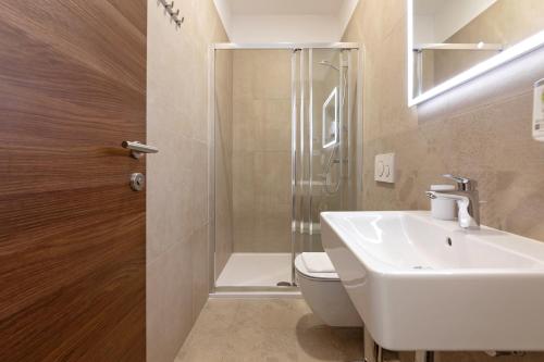 a bathroom with a toilet and a sink and a shower at S. Martino Rooms in Pula