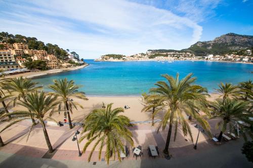 a view of a beach with palm trees and the ocean at Los Geranios in Port de Soller