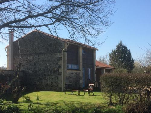 Κήπος έξω από το Rose Barn - Adorable country home with private pool