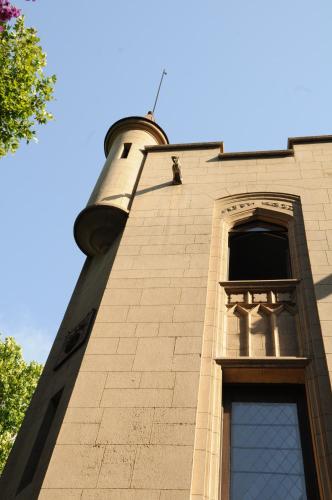 a tall brick building with a window on it at Hostal Rio Amazonas in Santiago
