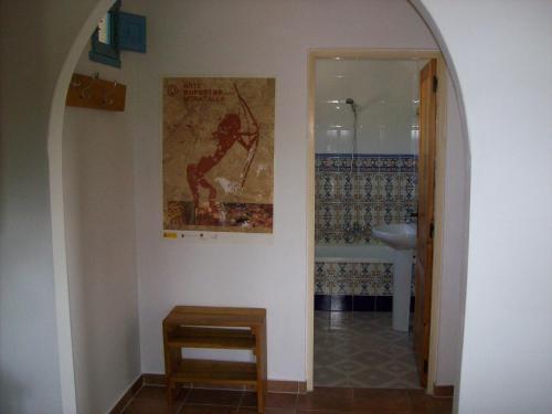 a hallway with an archway leading to a bathroom at Casa Trotamundos in Moratalla