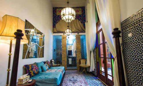 Una cama o camas en una habitación de Riad 53 Fes - Luxury Oasis