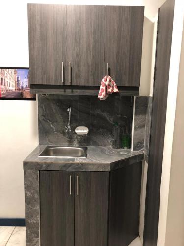 Kuchyň nebo kuchyňský kout v ubytování SUITES FullHouse