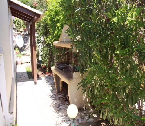 Taman di luar Corfu Glyfada Menigos Resort 13