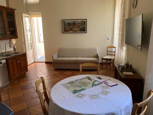 a living room with a table and a couch at Palù vacanze: Cuore del centro storico in Aosta