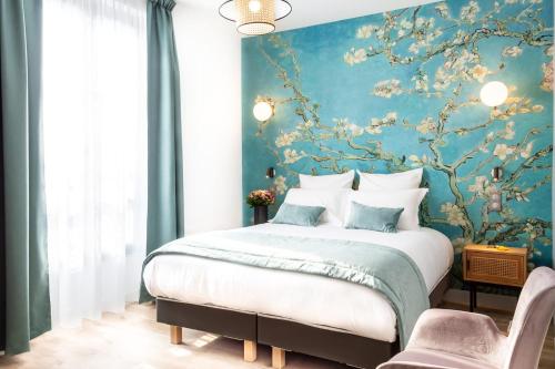 Postel nebo postele na pokoji v ubytování Hotel des Iris